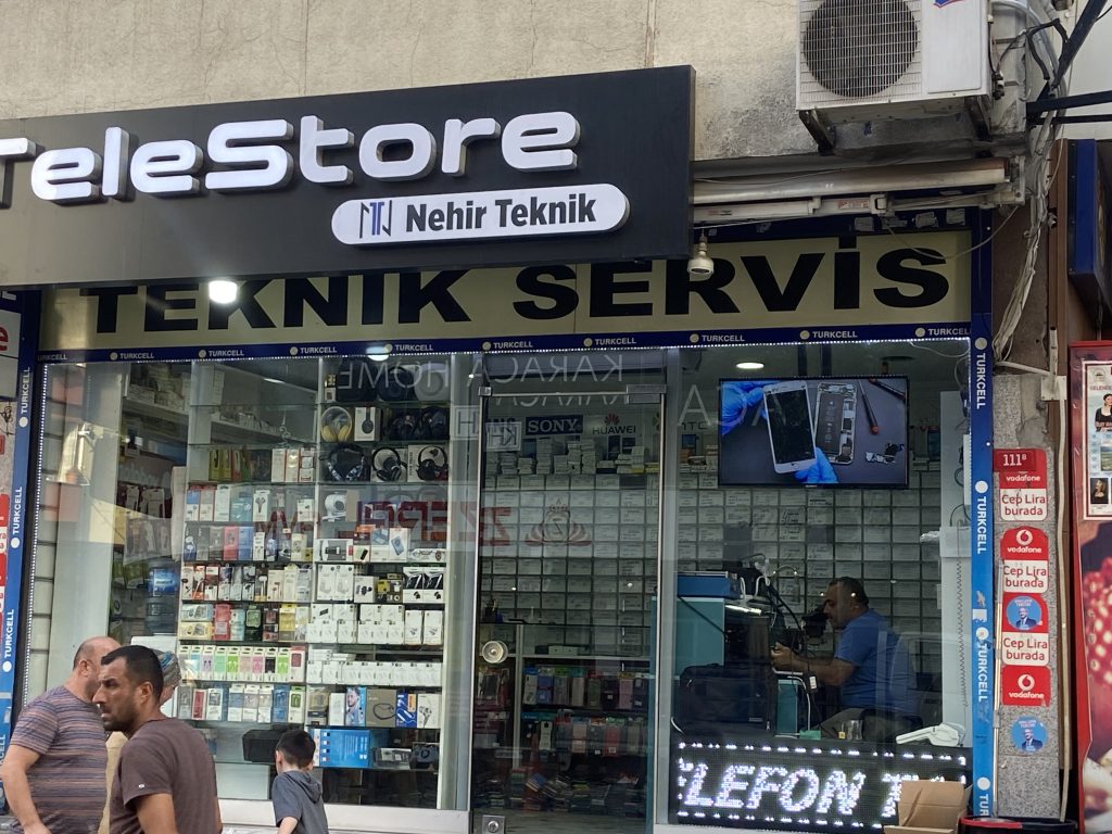 Cep telefonu bataryası değişimi , telefonu ekran değişimi , cep telefonu kasa değişimi